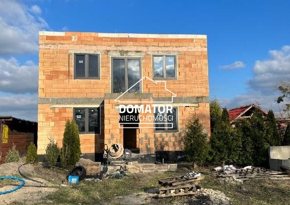 Dwa domy w spokojnej okolicy - Smolniki