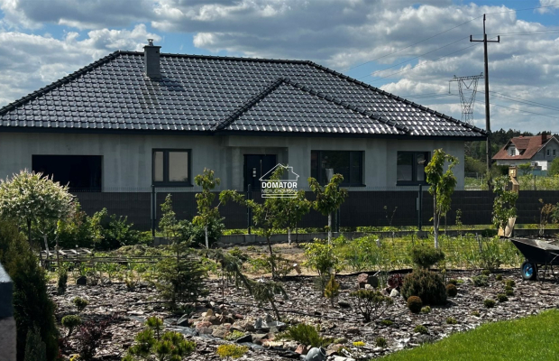 Zapraszamy do zapoznania się z ofertą tego pięknego domu w stanie surowym zamkniętym, położonego w malowniczej miejscowości Cie