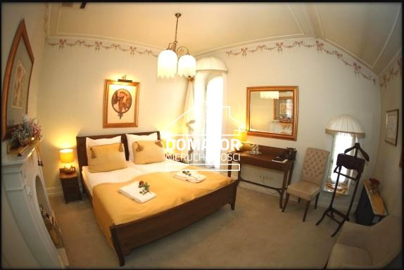 Ekskluzywny obiekt restauracyjno-hotelowy   
 
Przedstawiamy Państwu na sprzedaż ekskluzywny obiekt restauracyjno-apartamentowy