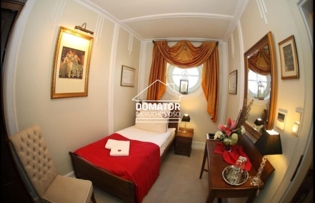 Ekskluzywny obiekt restauracyjno-hotelowy   
 
Przedstawiamy Państwu na sprzedaż ekskluzywny obiekt restauracyjno-apartamentowy