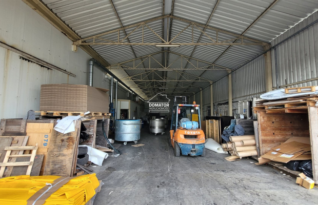 Hala + pomieszczenia biurowe