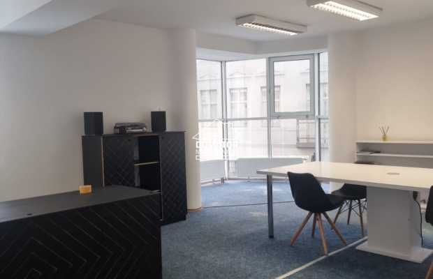 Atrakcyjny lokal biurowy przy ulicy Długiej, 94m2