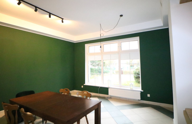 Przedstawiam Państwu Lokal z witrynami położony w bardzo atrakcyjnej lokalizacji w centrum Osielska.  
  Powierzchnia 70 m2( z 