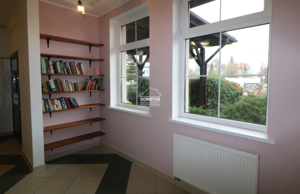 Przedstawiam Państwu Lokal z witrynami położony w bardzo atrakcyjnej lokalizacji w centrum Osielska.  
  Powierzchnia 70 m2( z 