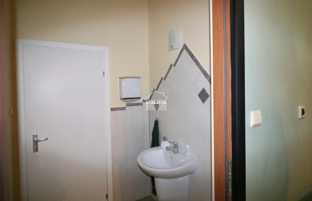 Przedstawiam Państwu Lokal z witrynami położony w bardzo atrakcyjnej lokalizacji w centrum Osielska.  
  Powierzchnia 70 m2( z 