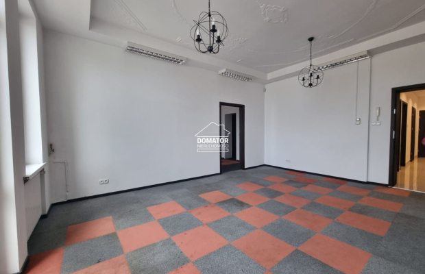 Lokale usługowe , ścisłe centrum .