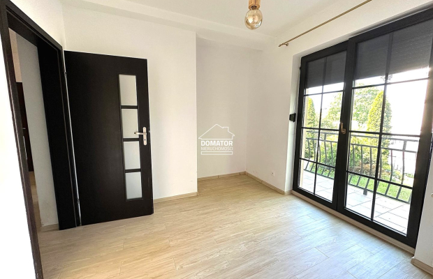 Zapraszamy do zapoznania się z ofertą sprzedaży przestronnego mieszkania o powierzchni 90,4 m², położonego w malowniczej miejsc