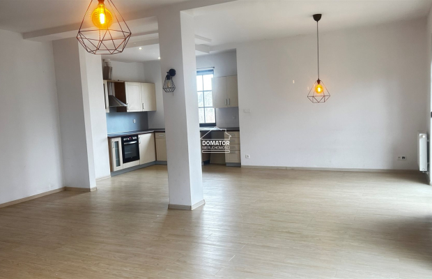 Zapraszamy do zapoznania się z ofertą sprzedaży przestronnego mieszkania o powierzchni 90,4 m², położonego w malowniczej miejsc