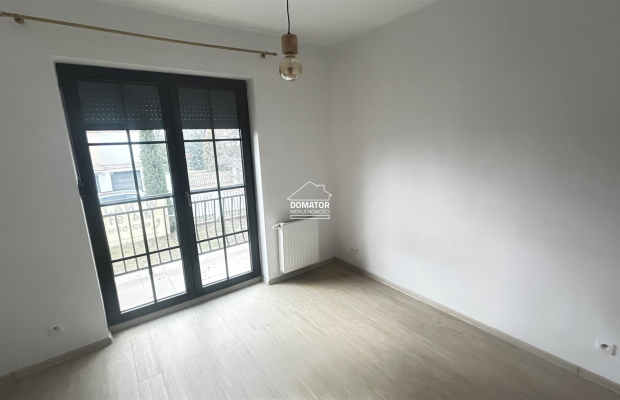 Zapraszamy do zapoznania się z ofertą sprzedaży przestronnego mieszkania o powierzchni 90,4 m², położonego w malowniczej miejsc