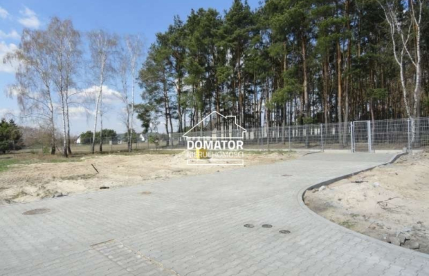 Na sprzedaż działka budowlana o powierzchni 841 m2 w Zielonce, gmina Białe Błota. 
Działka w kształcie prostokąta, położona prz