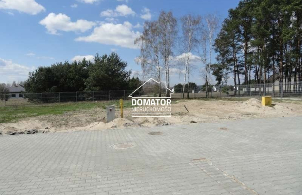 Na sprzedaż działka budowlana o powierzchni 754 m2 w Zielonce, gmina Białe Błota. 
Działka w kształcie prostokąta, położona prz