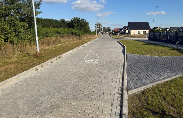 Do sprzedaży działki w Mroczy przy ulicy Łużyckiej od 800 m2 do 1000 m2 , wydane warunki zabudowy. 
Dojazd do działek drogą wył