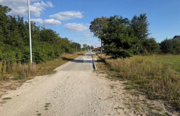 Do sprzedaży działki w Mroczy przy ulicy Łużyckiej od 800 m2 do 1000 m2 , wydane warunki zabudowy. 
Dojazd do działek drogą wył