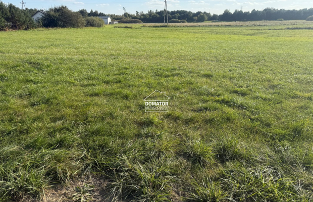 Do sprzedaży działki w Mroczy przy ulicy Łużyckiej od 800 m2 do 1000 m2 , wydane warunki zabudowy. 
Dojazd do działek drogą wył