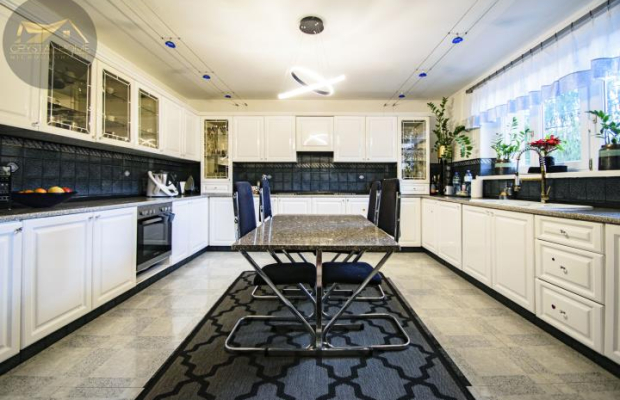 PIĘKNY DOM POD SAMYM LASEM Z WIDOKIEM NA GÓRY