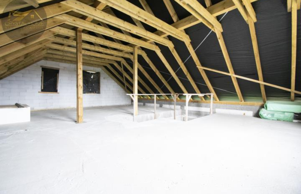 Dom wolnostojący w stanie surowym otwartym