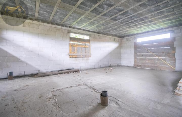 Dom wolnostojący w stanie surowym otwartym