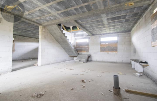 Dom wolnostojący w stanie surowym otwartym