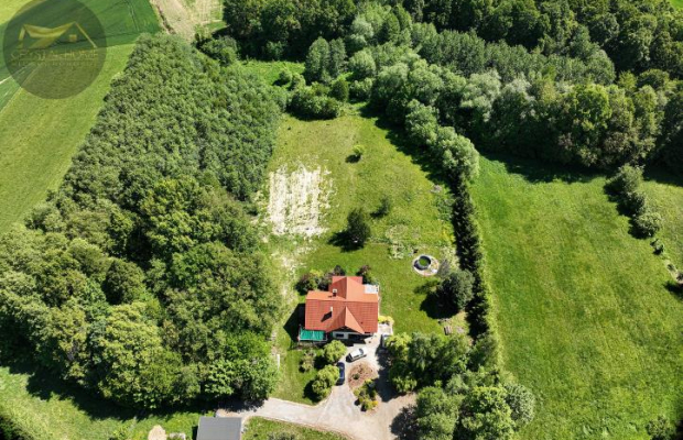 Dom wolnostojący, działka 0,5 Ha