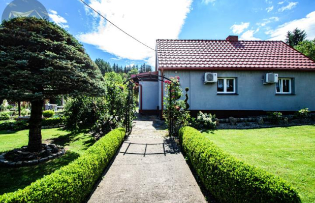 DOM Z BAJKOWYM OGRODEM – TYLKO U NAS! 🏡