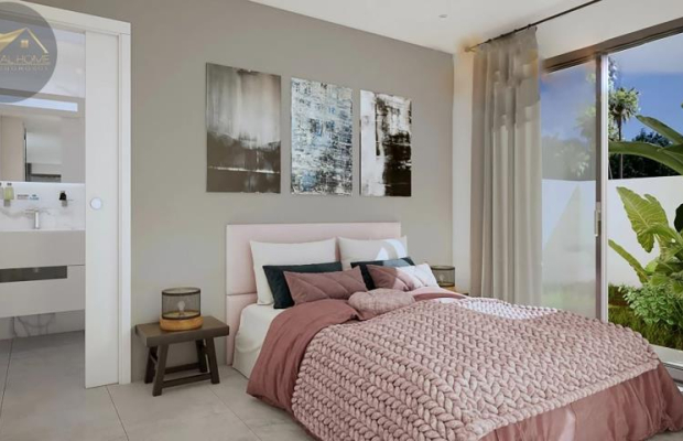 Dom bliźniaczy z basenem w Daya Nueva