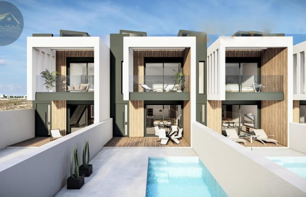 Dom z basenem w Pilar de la Horadada