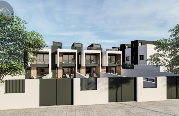 Dom z basenem w Pilar de la Horadada