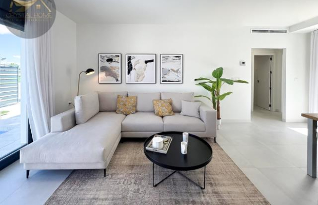 Nowa willa z basenem w Roldán