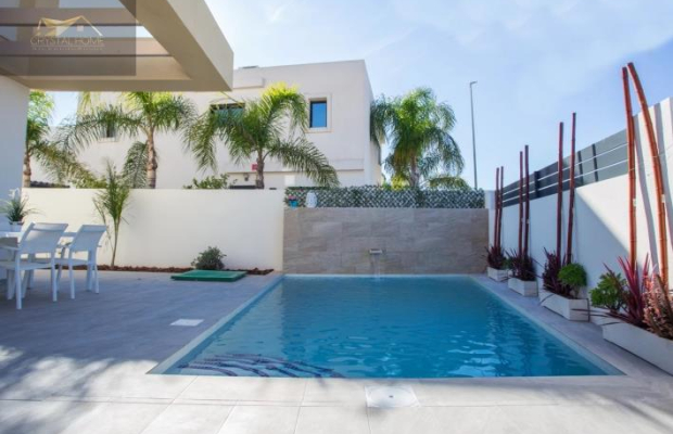 Nowoczesny dom z basenem