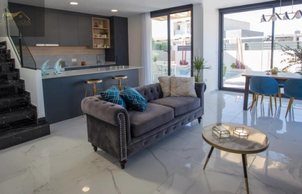 Nowoczesny dom z basenem