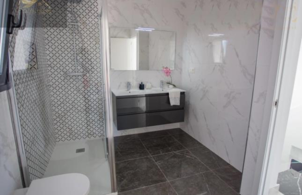 Nowoczesny dom z basenem