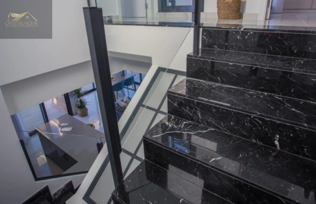 Nowoczesny dom z basenem