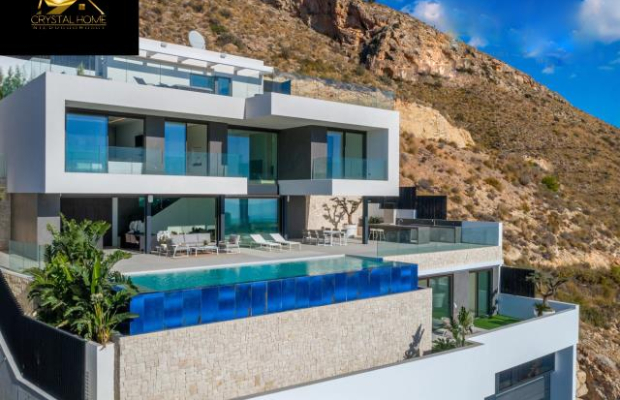 LUKSUSOWA WILLA Z WIDOKIEM NA MORZE