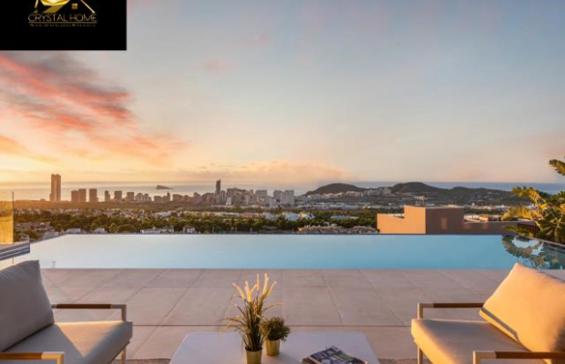 LUKSUSOWA WILLA Z WIDOKIEM NA MORZE