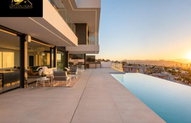 LUKSUSOWA WILLA Z WIDOKIEM NA MORZE