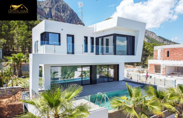 Wille z górach z widokiem na morze