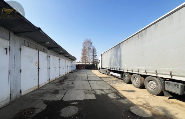 Działka z 9 garażami