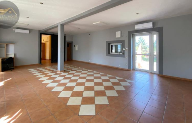 Lokal 84m2 z miejscem parkingowym