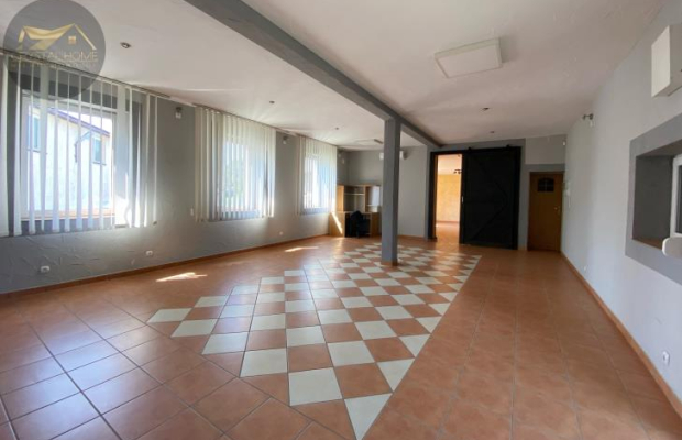 Lokal 84m2 z miejscem parkingowym