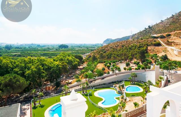 Penthouse z widokiem na góry i morze w Gandii