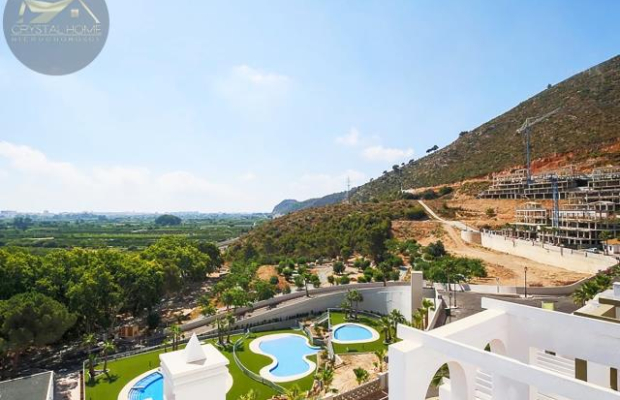 Penthouse z widokiem na góry i morze w Gandii