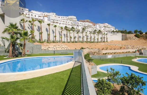 Penthouse z widokiem na góry i morze w Gandii