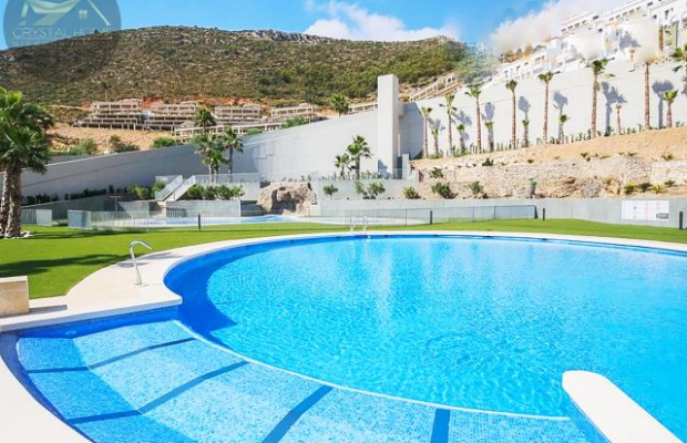 Penthouse z widokiem na góry i morze w Gandii