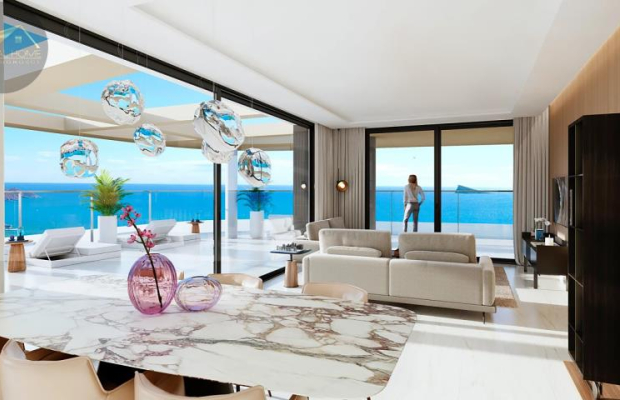 Wytworny apartament przy plaży z widokiem na morze