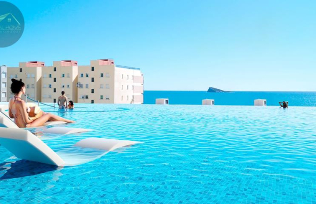 Wytworny apartament przy plaży z widokiem na morze