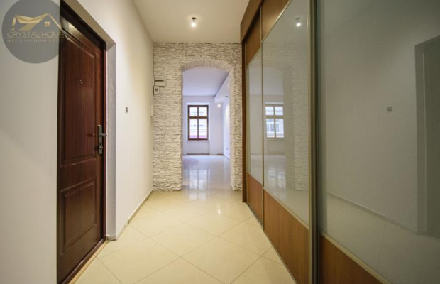 98M2/ 3 POKOJE/ I PIĘTRO/ CENTRUM