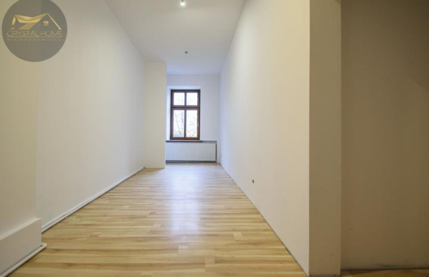 98M2/ 3 POKOJE/ I PIĘTRO/ CENTRUM