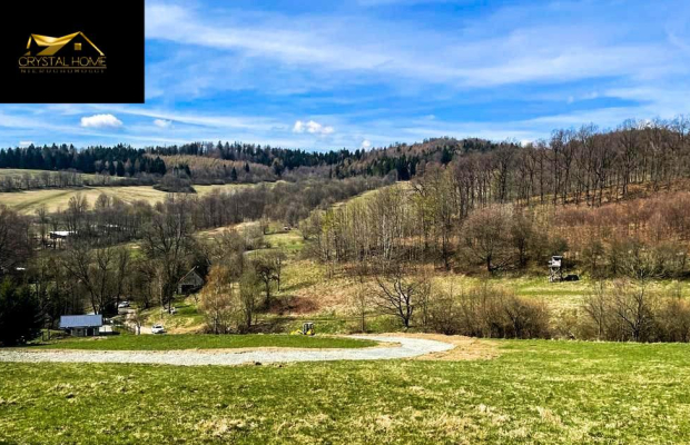 DZIAŁKI W MALOWNICZEJ MIEJSCOWOŚCI, WIDOK NA GÓRY