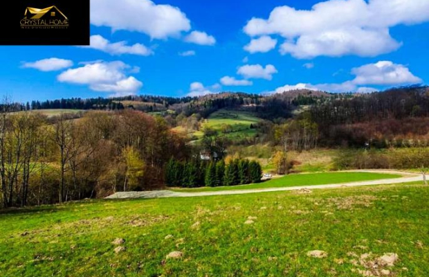 DZIAŁKI W MALOWNICZEJ MIEJSCOWOŚCI, WIDOK NA GÓRY