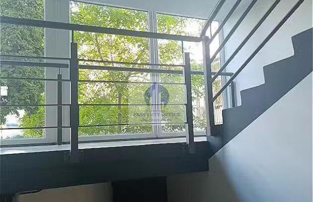 Włochy: lokal biurowy na wynajem